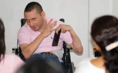 Gabriel supera su discapacidad y ayuda a otras personas desde el IECA